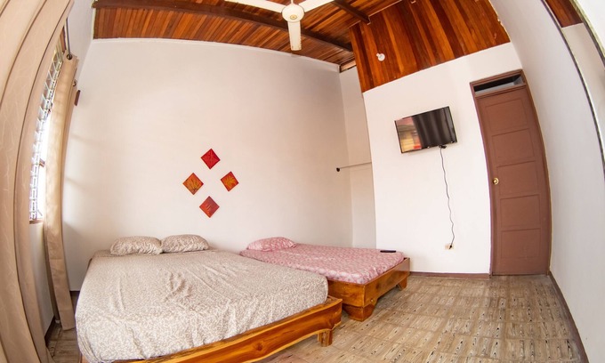 Quepos Apartment | DULCE VIDA #2 FANS . TV . BALCONY TO THE STREETS . SHARED KITCHEN
