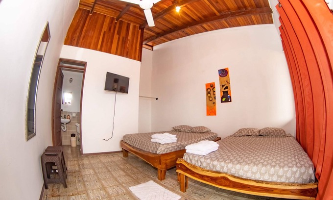 Quepos Apartment | DULCE VIDA POSADA . DOWNTOWN . FANS . TV . WIFI . RESTAURANT