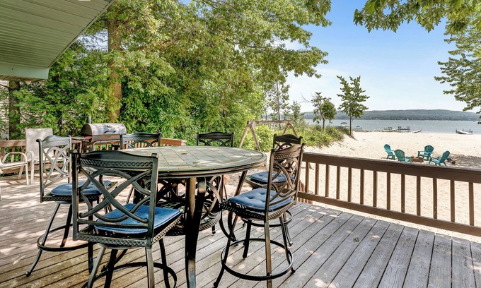 Mears House | Dunes Edge- Private Silver Lake Home