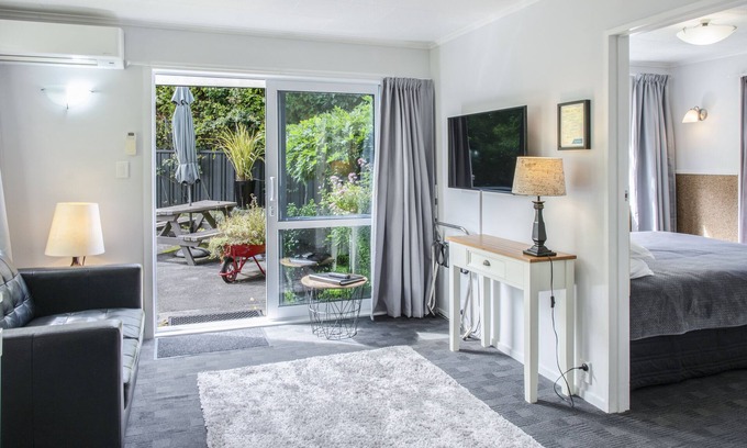 Taupo Hotel | Dunrovin Motel