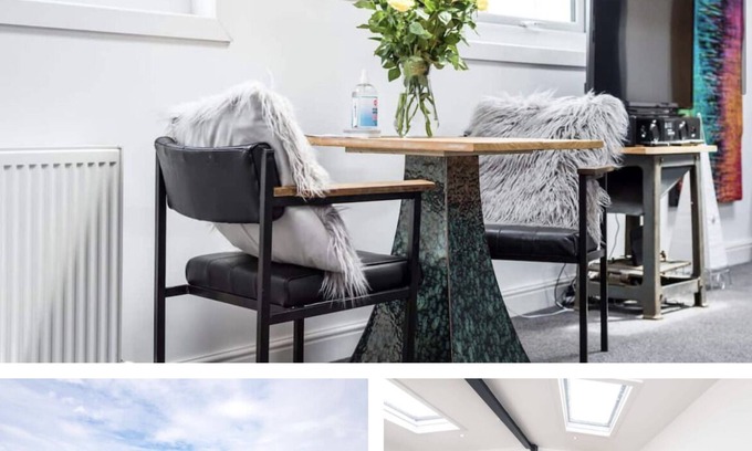 Liverpool Boat Rental | Duplex Barge Cinema Room 6 Ensuite Double-triple Bedrooms Great Social Spaces