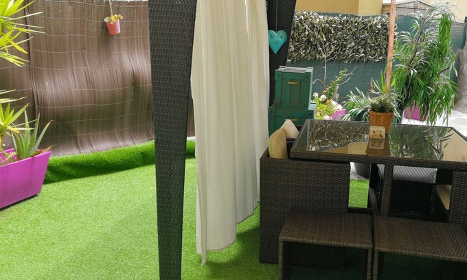 La Coruna Apartment | DUPLEX. CORUÑA CENTER. 10' BEACH. WIFI AND LANDSCAPED COURTYARD.