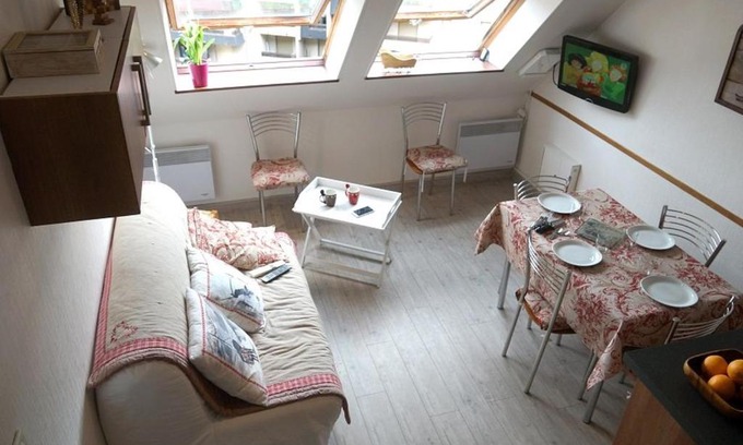 Bagneres-de-Luchon Apartment | Duplex T3 à Luchon - 6 pers, télécabine, parking, wifi - FR-1-313-164