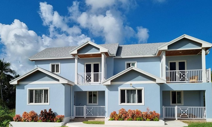 Gambier House | Duplex Townhouse, King Bed, Family-centric, Fast Wi-fi, near Beach, Free Parking