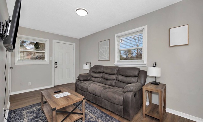 Redstone Arsenal Apartment | Duplex w/Office Space