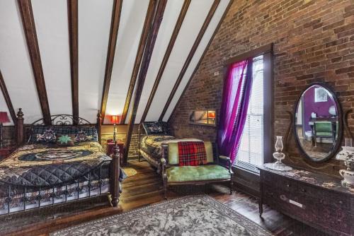 Glasgow Hotel | DuPriest Room at Main Street Bed & Breakfast