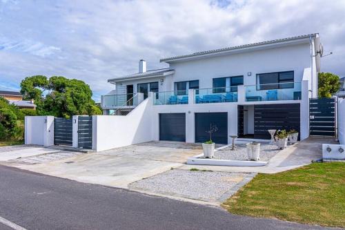 Franskraal House | Dyer Island View - by Salted Fynbos Staying