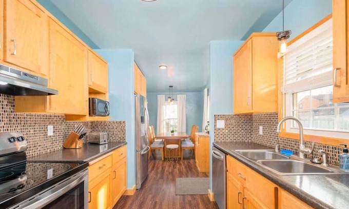 Menasha House | Eᴅɢᴇᴡᴀᴛᴇʀ Oᴀsɪs - Sleeps 8