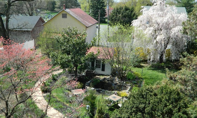 Neffsville Bed & Breakfast | E J Bowman House Bed & Breakfast