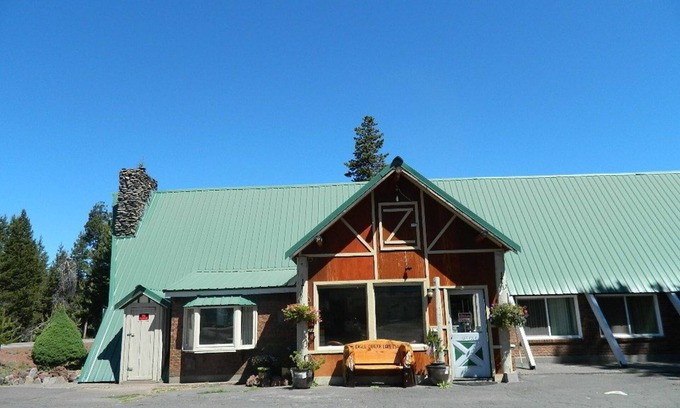 Chemult Hotel | Eagle Crater Lake Inn