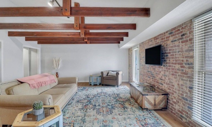 Statesboro Apartment | Eagle Creek Loft - Close to Shops, Food, GSU!