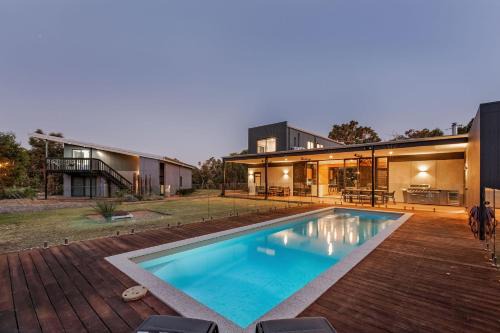 Eagle Bay House | Eagle Rise Plus Studio