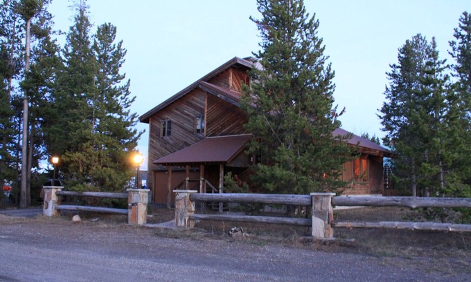 West Yellowstone House | Eagle's Nest in Town of West Yellowstone