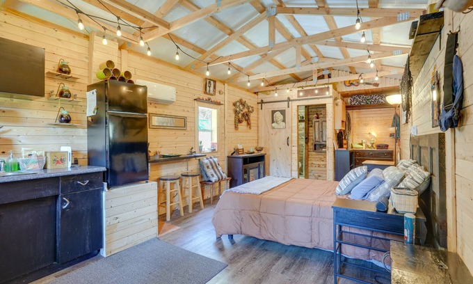 Rising Fawn Apartment | ‘Eagle’s Nest’ Studio in Rising Fawn: Creek Access