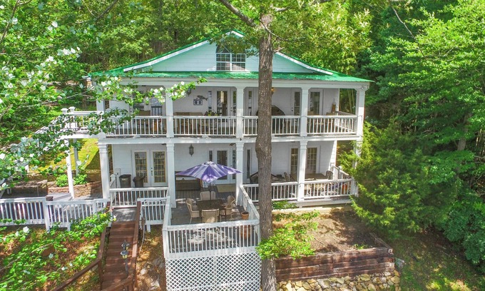 Crane Hill House | Eagle's Pass: 7 BR, 4 BA House in Crane Hill, Sleeps 13