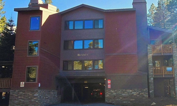 Mammoth Lakes Resort | Eagle Summit Collection