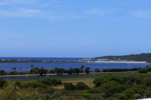 Ocean Beach Ski Chalet | Eagles Nest Ocean Lookout Coastal Couple Getaway