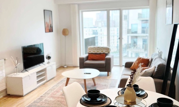 Canning Town Apartment | East London 1-Bed Apt, Sleeps 2, 7 mins to station