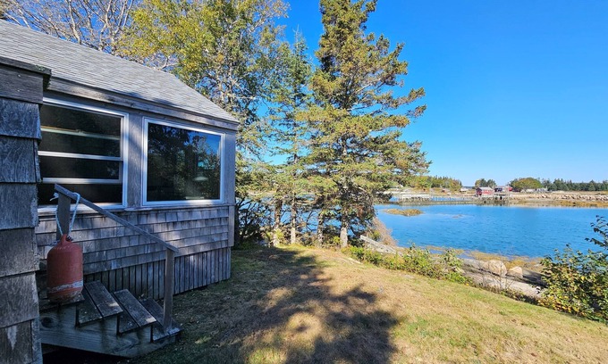 Minturn Cabin | East Side Escape - Simple Cottage by the Sea