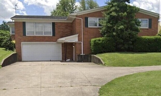 Owensboro House | East Side Large Home with Garage, Close to Everything~