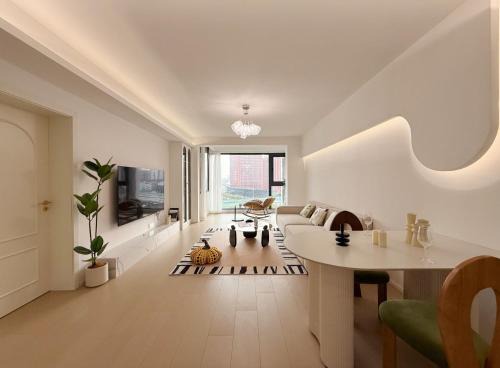 Huangpu Apartment | Eastern Hub - Bund Branch 4bedroom Near Subway HongHui Apt
