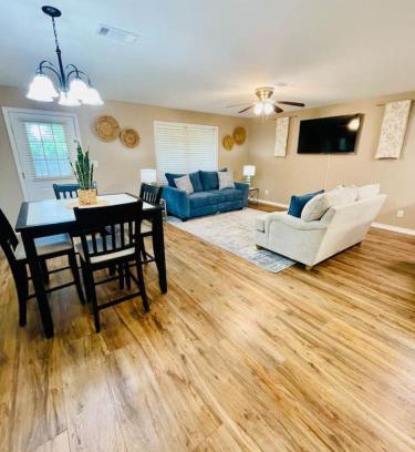 Hammond Apartment | Eastgate 11A .