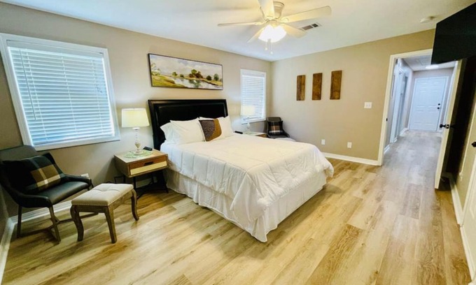 Hammond Apartment | Eastgate 16B spacious comfortable