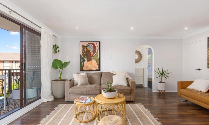 Wollongong CBD Apartment | Easton's Escape, Light-filled & Centrally Located