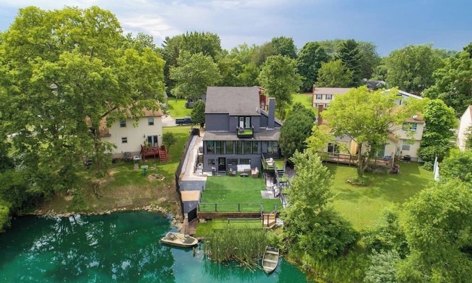 Northeast Columbus House | ★Easton Waterfront: Boat, Fish, Theatre, Barcade★