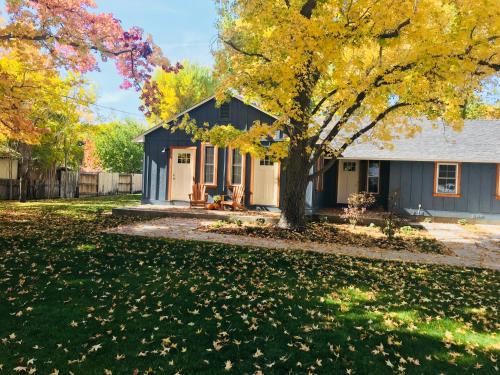 Bishop House | Eastside Guesthouse and Bivy