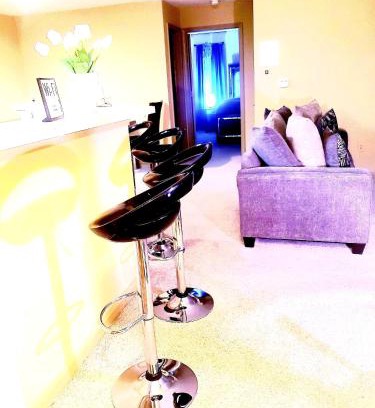 Norcross Apartment | Easy Access 2beds,1bt luxury kingbed with pool sleeps 4