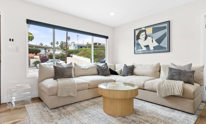 Bay Park House | Easy Access to Everywhere in SD! Ocean View. Weekly and Monthly Discounts