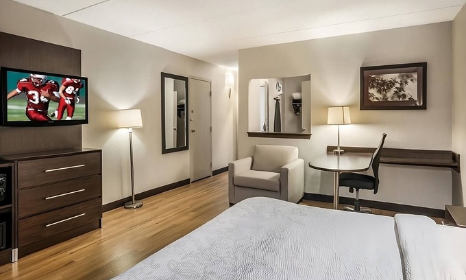 Woburn Hotel | Easy Highway Access! 3 Family-Friendly Property, Pets Allowed, Near Woburn Mall!