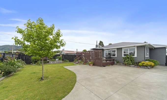 Taupo House | Easy on Elizabeth - Lake Taupo Holiday Home