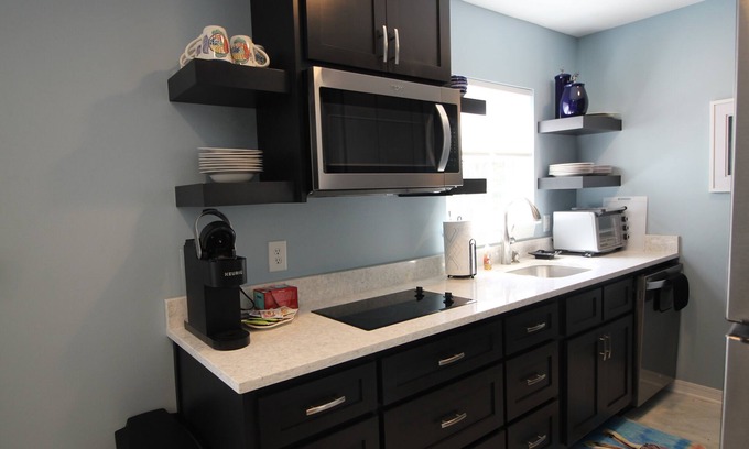 Biloxi Cottage | Easy walk to downtown restaurants and half a mile to the beach!