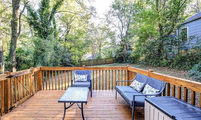 East Atlanta House | EAV Bungalow With Park Views. Walk To It All!