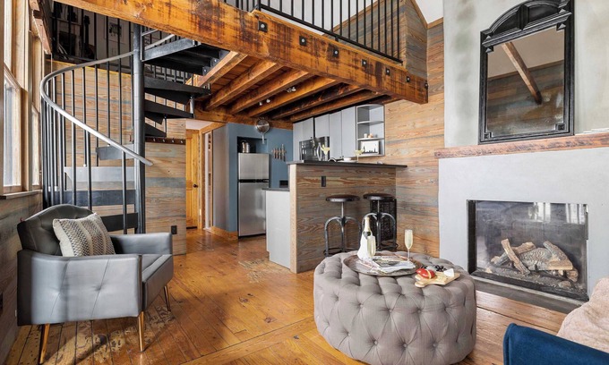 Cannonborough Elliotborough House | Ebony & Ivory | Lofted Charm with Fireplace!