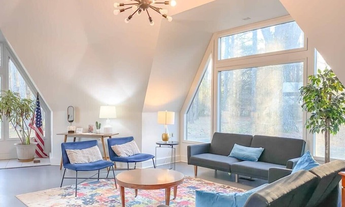 Normal House | Eccentric Geodesic Dome-Home Near Downtown Hville