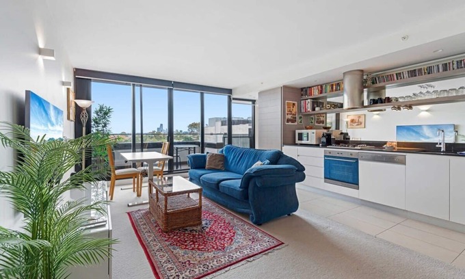 Abbotsford Apartment | Eclectic 1-Bed Apartment with Pool and Gym