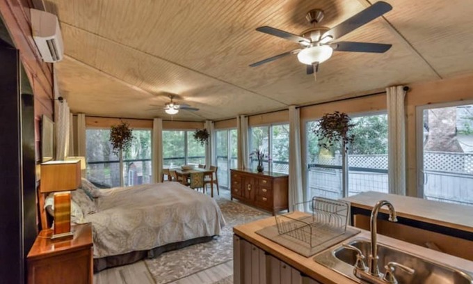 Chapel Hill House | Eclectic Forest View Efficiency in Quiet Chapel Hill Neighborhood