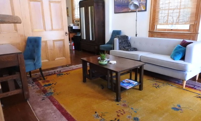 Bywater Apartment | Eclectic Marigny Home ~ Close To Galleries, Bars, Coffee Shops And Restaurants
