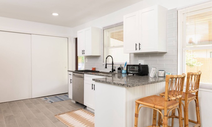 Lake Somerset House | Eclectic Mid-Century LKLD Home Near Hollingsworth