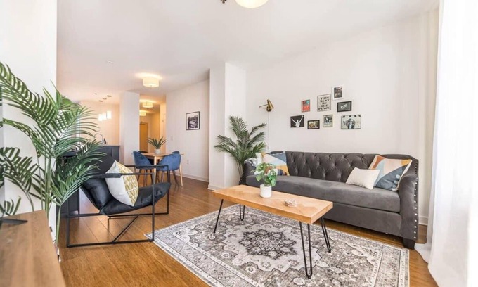 Macon Apartment | Eclectic Vibes | Steps to Shops & Cafes