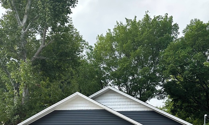 Russellville House | Eclipse Lounge near Mount Nebo and Arkansas Tech University.