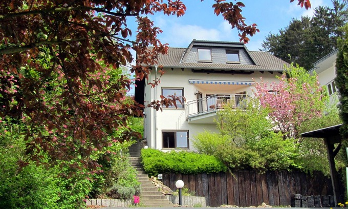 Oberdollendorf Apartment | Eco Apartment Bonn Quiet Stylish ideal home office