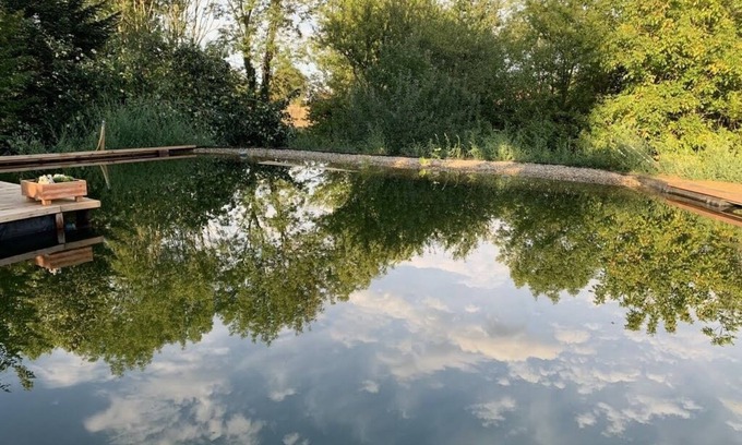 Saint Usuge Bed & Breakfast | Ecolieu Le Chant du Temps Chambre D'hôtes Piscine Naturelle, Sauna Table D'hôtes
