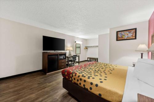 Fallon Cabin | Econo Lodge Fallon Naval Air Station Area