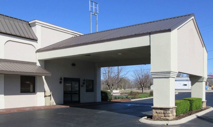 Manchester Hotel | Econo Lodge Inn & Suites Manchester North