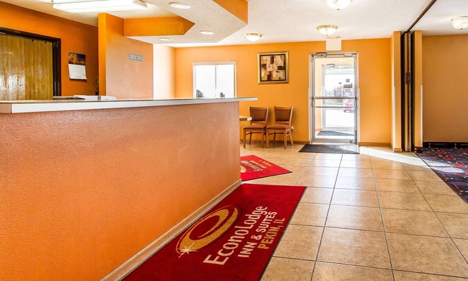 Pekin Hotel | Econo Lodge Inn & Suites Pekin - Peoria Area