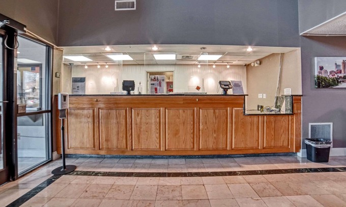 Southeast Raleigh Hotel | Econo Lodge Raleigh near Walnut Creek Amphitheatre